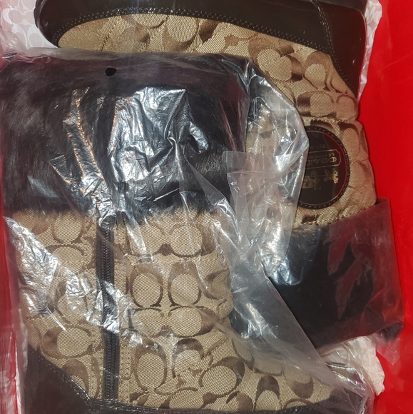 Authentic Coach Joyous Snow Boots - Picture 6 of 6